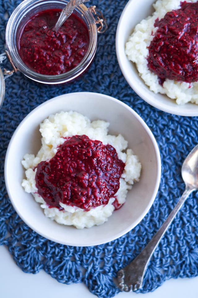 Risengrød med hindbær-kanel sauce