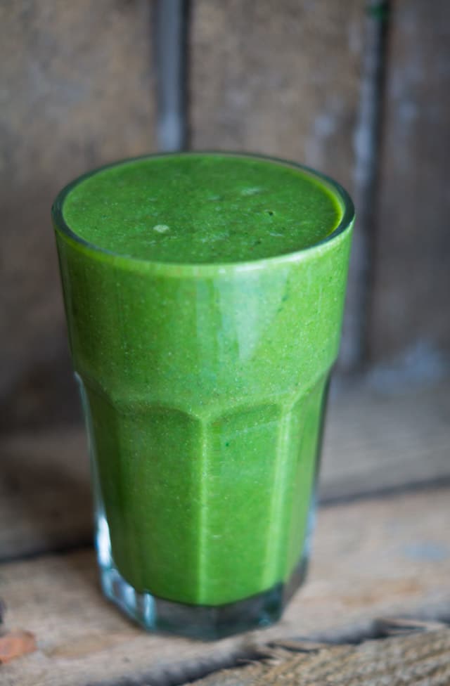 Grøn smoothie med appelsin