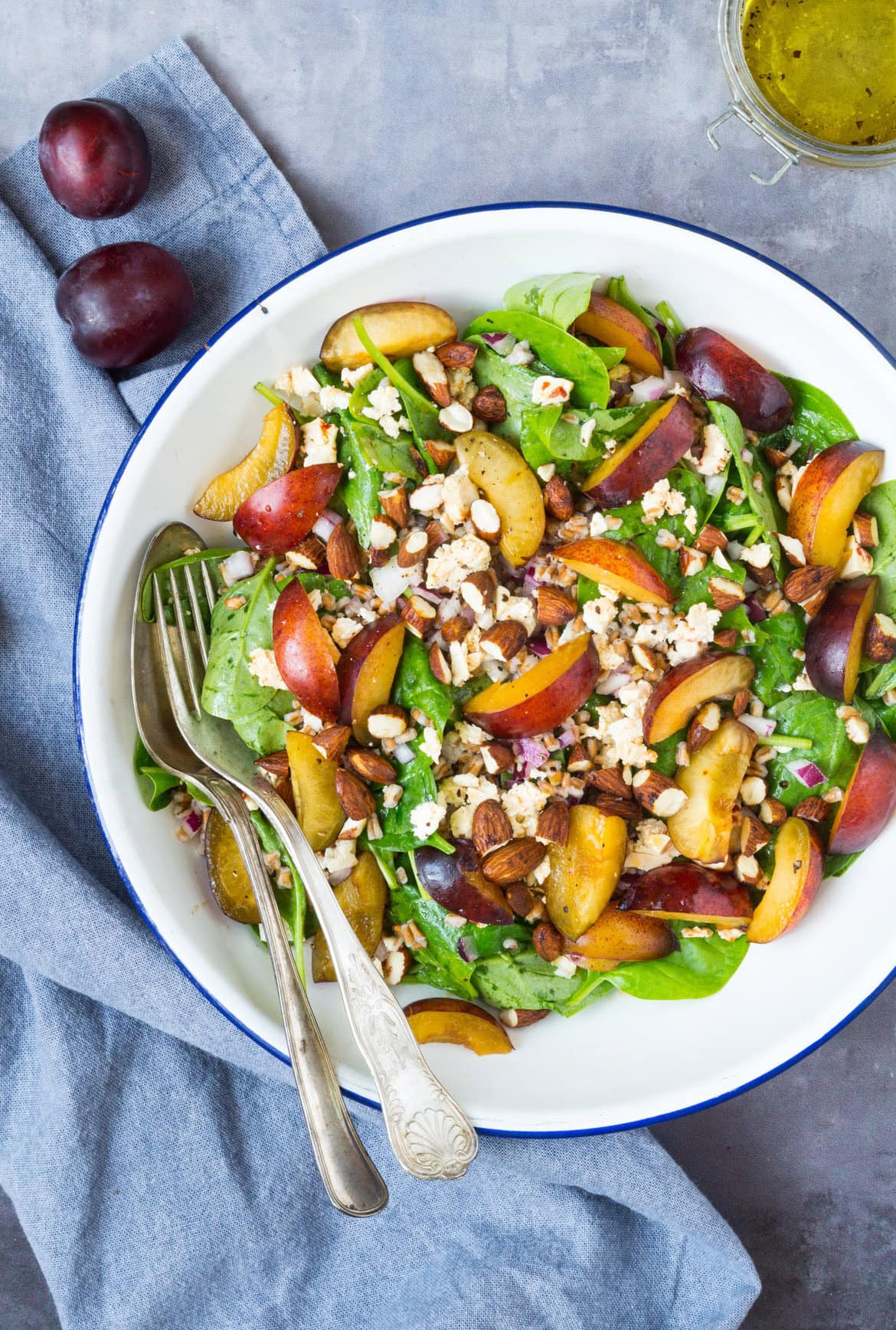 Blommesalat med feta og perlebyg