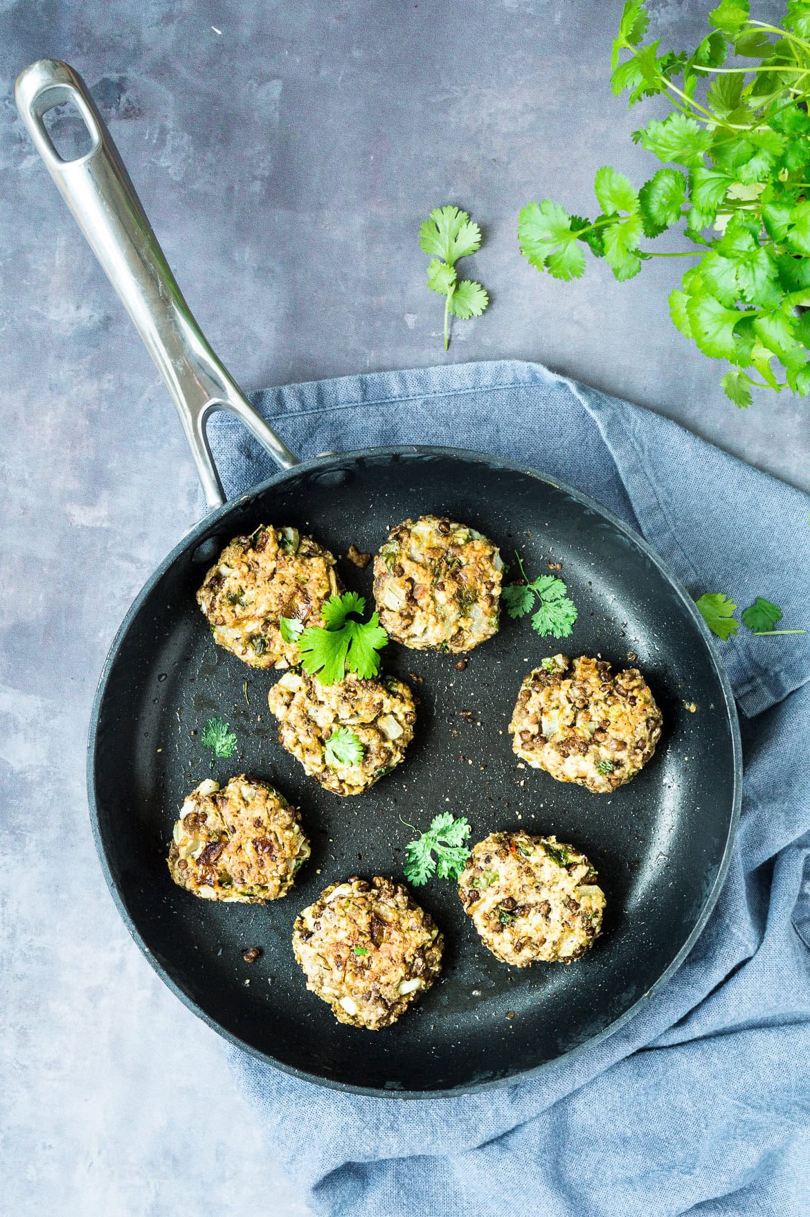 Linsefrikadeller – nemme vegetarfrikadeller med grønne linser