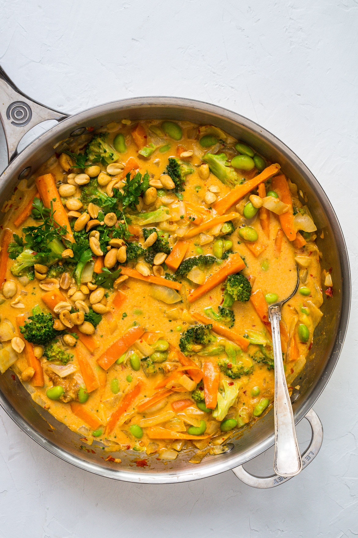 Vegetarisk panang med grønt, rød karry og kokosmælk