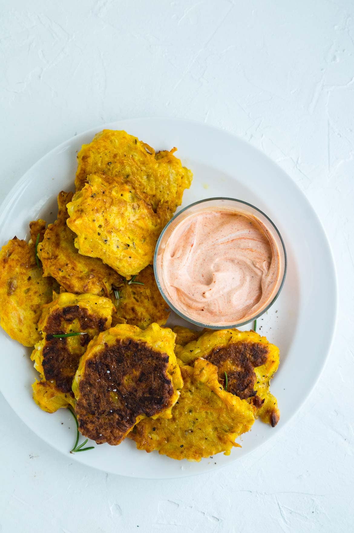 Nem dressing med græsk yoghurt, paprika, ketchup og hvidløg