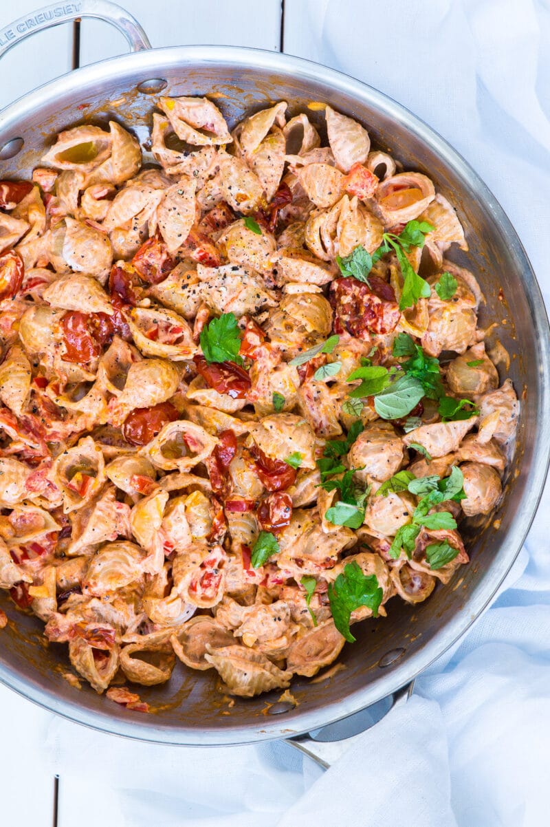 Pasta med bagte tomater og flødesauce