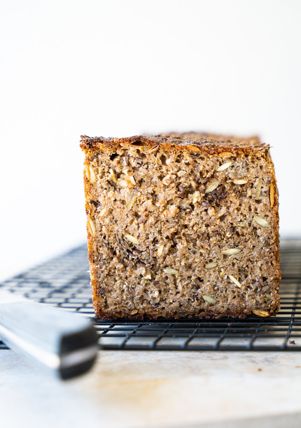 Rugbrød med surdej og kerner