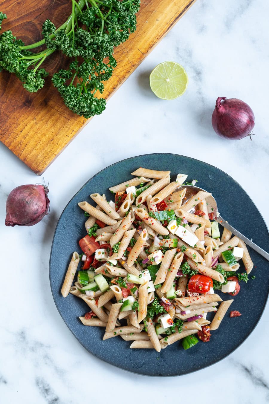 Pastasalat med soltørrede tomater og feta