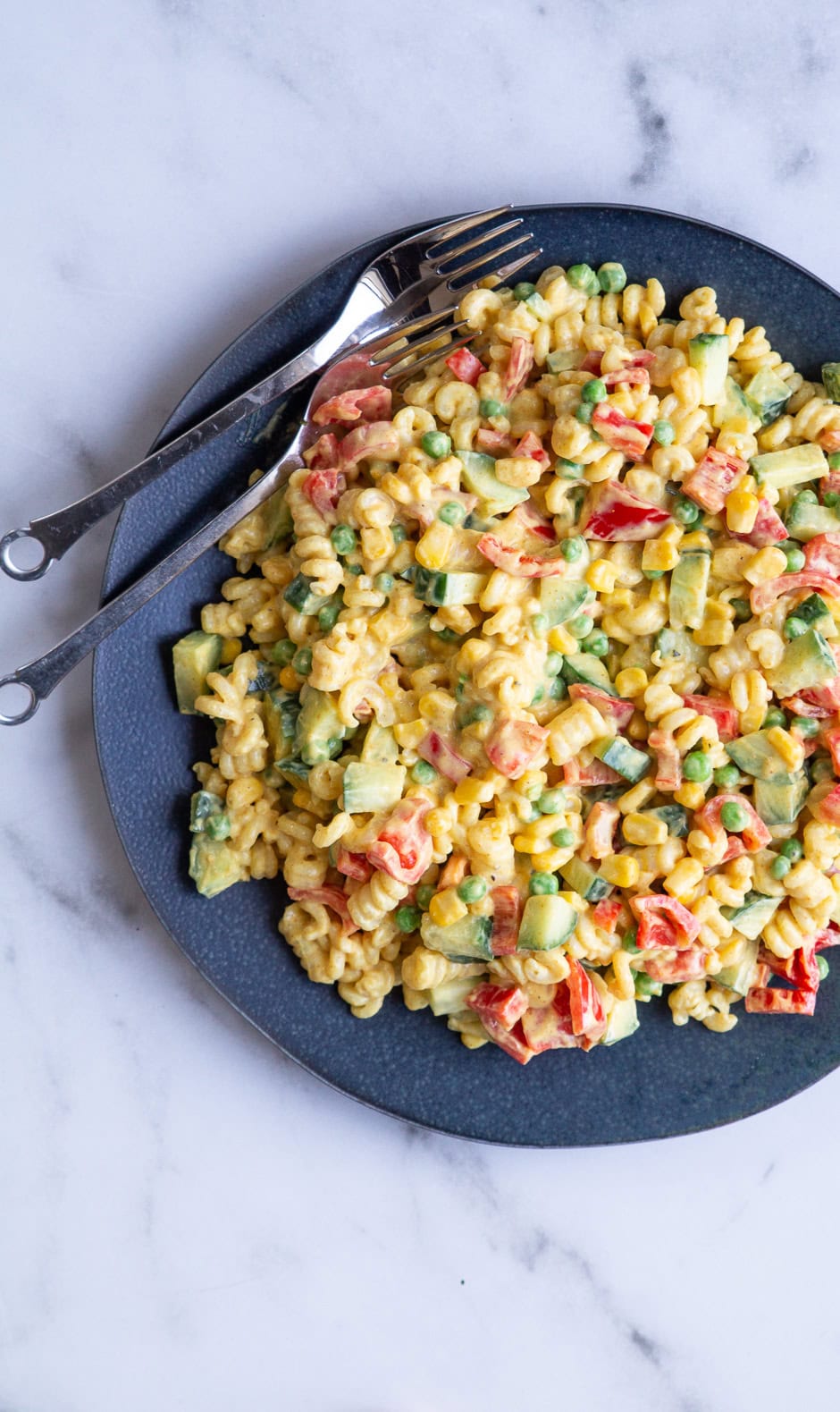 Pastasalat med karrydressing
