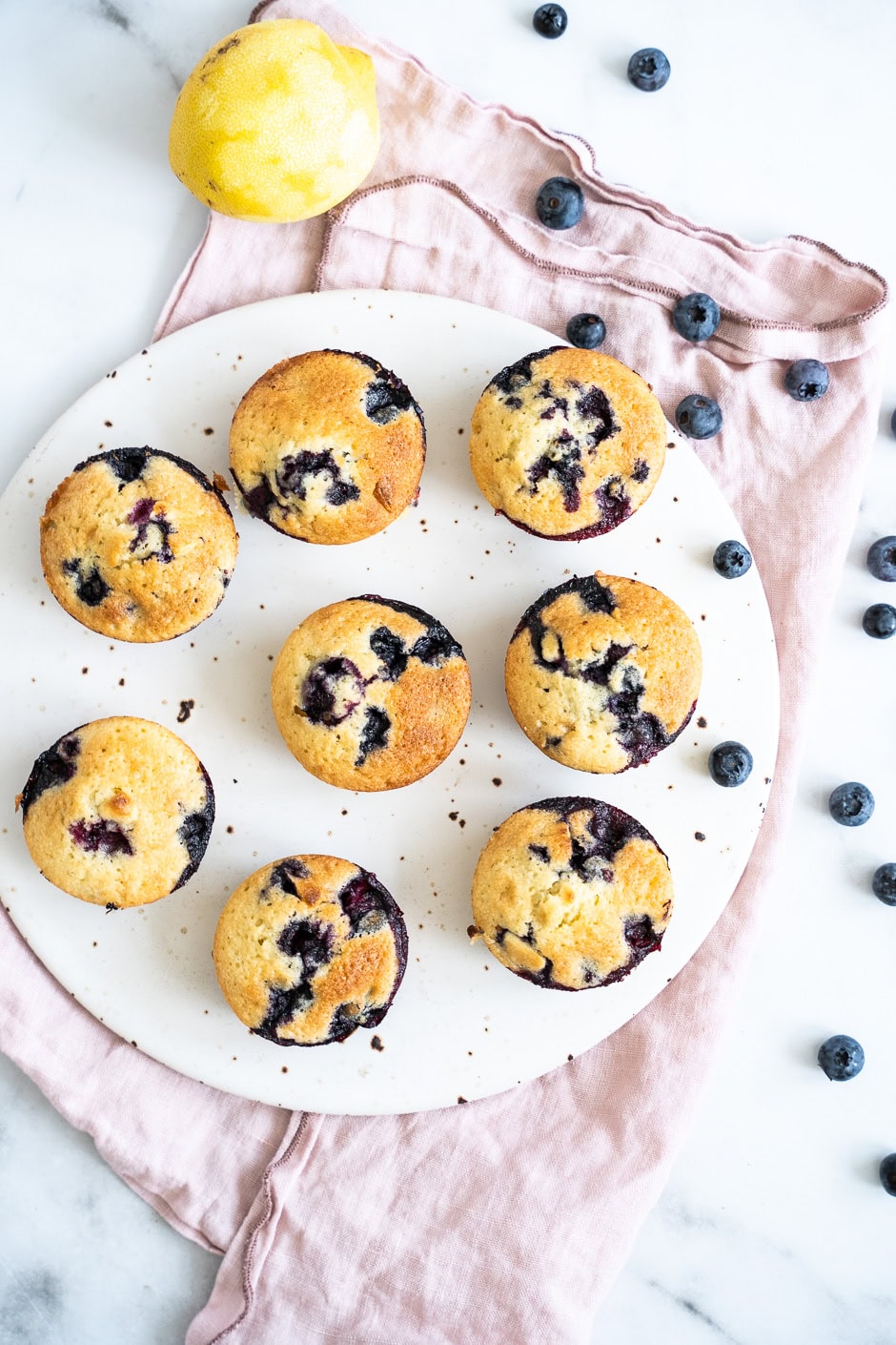 Blåbærmuffins med hvid chokolade