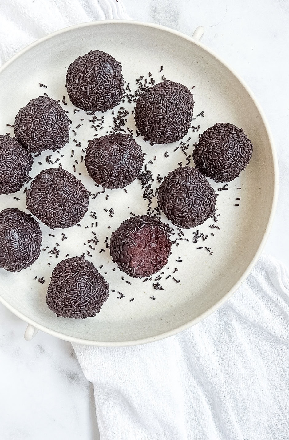 Romkugler med mørk chokolade