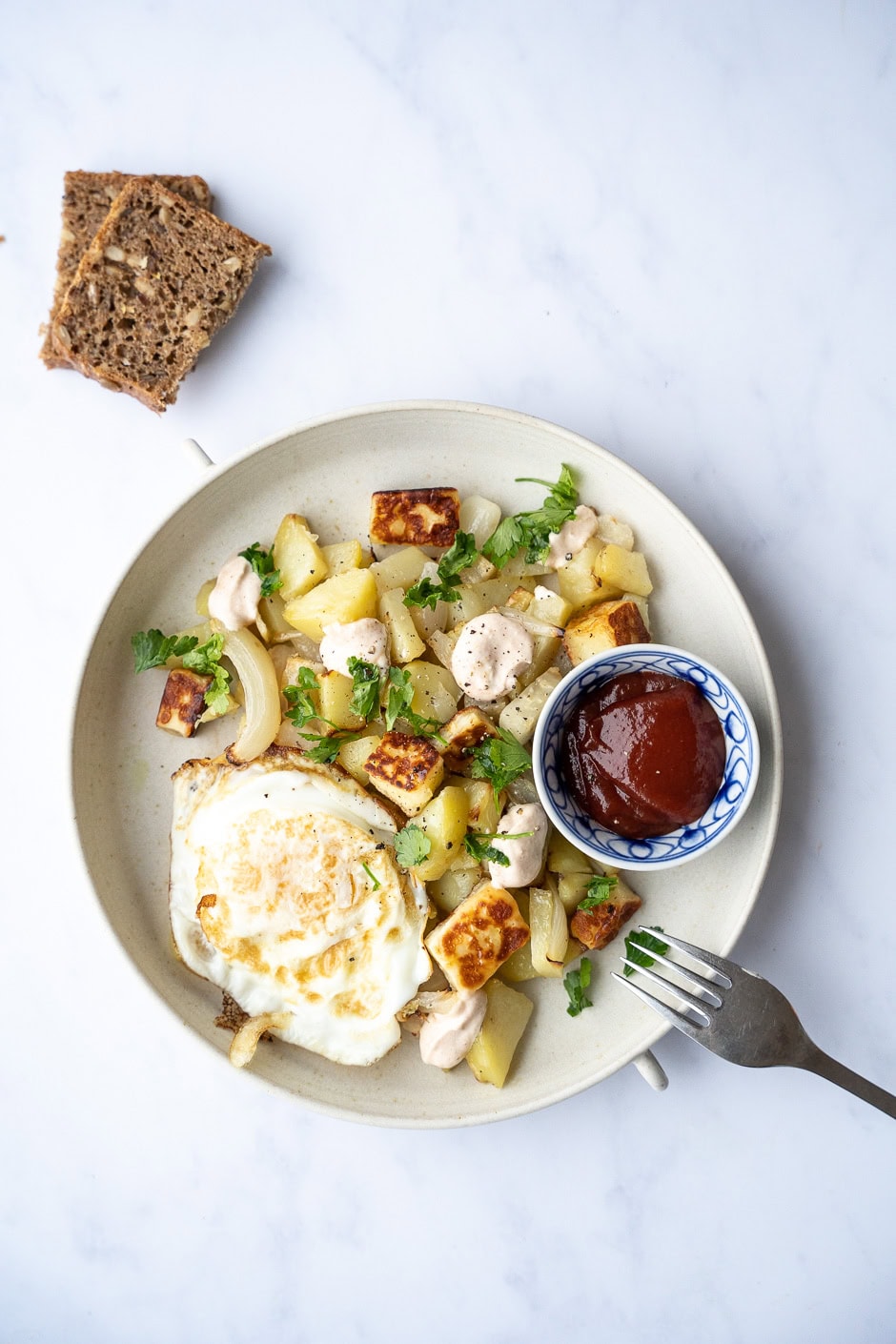 Vegetarisk biksemad med stegt halloumi